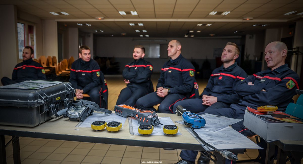 sdis08's tweet photo. #FMPA Aujourd'hui, une partie de l'équipe départementale spécialisée en Risques CHimiques, sous la responsabilité du capitaine @FX_Malnoury, a assisté à une nouvelle journée de formation de maintien des acquis d'expériences. #SDIS08 #RCH1 #RCH2 #RCH3 https://t.co/9zsmGPgJcB