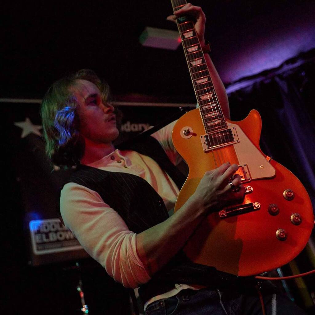 George 🖤
•
•
•
•

#kingfisher #kingfisherband #kingfisheruk #kingfisherbanduk #kingfisherlive #kingfisherbandlive