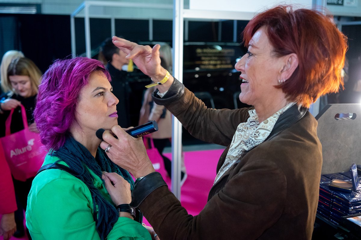 HairProjectXpo's tweet photo. We krijgen er maar niet genoeg van 🤗 
Nog enkele sfeerbeelden van The Hair Project 2022! Take me back please! 🤩 
#thehairproject #throwback #hairshow https://t.co/Y0pcSazWz3