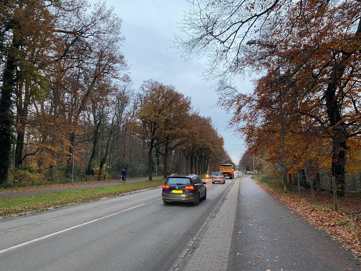 GemeenteEde's tweet photo. #Omleidingen | Vanwege de aanleg van de Parklaan zijn de Bennekomseweg en Edeseweg vanaf januari 2023 een jaar lang met de auto alleen vanuit Ede richting Bennekom te berijden. Gemotoriseerd verkeer vanuit Bennekom wordt omgeleid via de Dr. W. Dreeslaan. https://t.co/g04qqVmCp2 https://t.co/zYta8CiirF