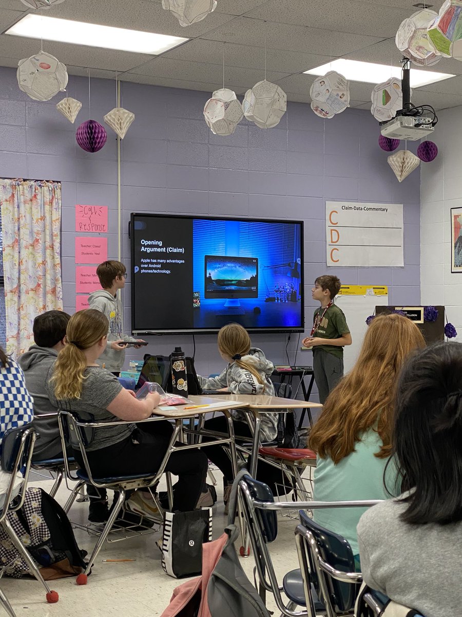 Sara Tolleson tweet media