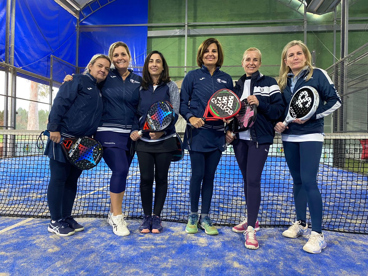 ctenisespanol's tweet photo. ✅ El equipo femenino de pádel cayó derrotado este fin de semana en Villarreal. Pese a la derrota, nuestras chicas compitieron hasta el final y pasaron un gran día en familia.

#CET #ClubEspañolTenis #pádel #torneos https://t.co/JOAIwDEbIm
