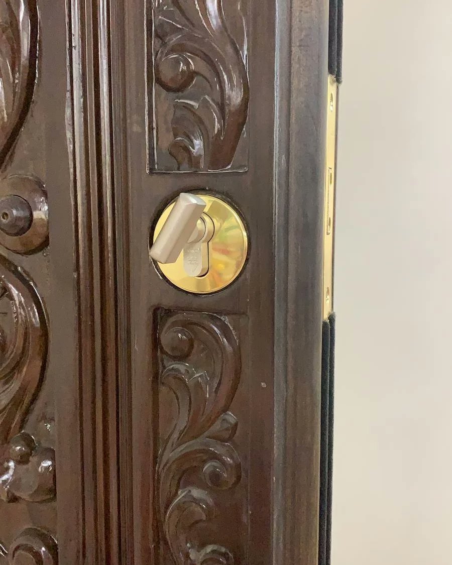 WatchdogLocksm1's tweet photo. ‘Our locksmiths have fitted a high security turn key lock for this internal door at a temple. We always endeavour to use fittings that complement the design and colour of the door.’
#24hours #emergencylocksmith #fastresponse #policeapproved #safety #autolocksmith #homesecurity https://t.co/WTUMttm4VS