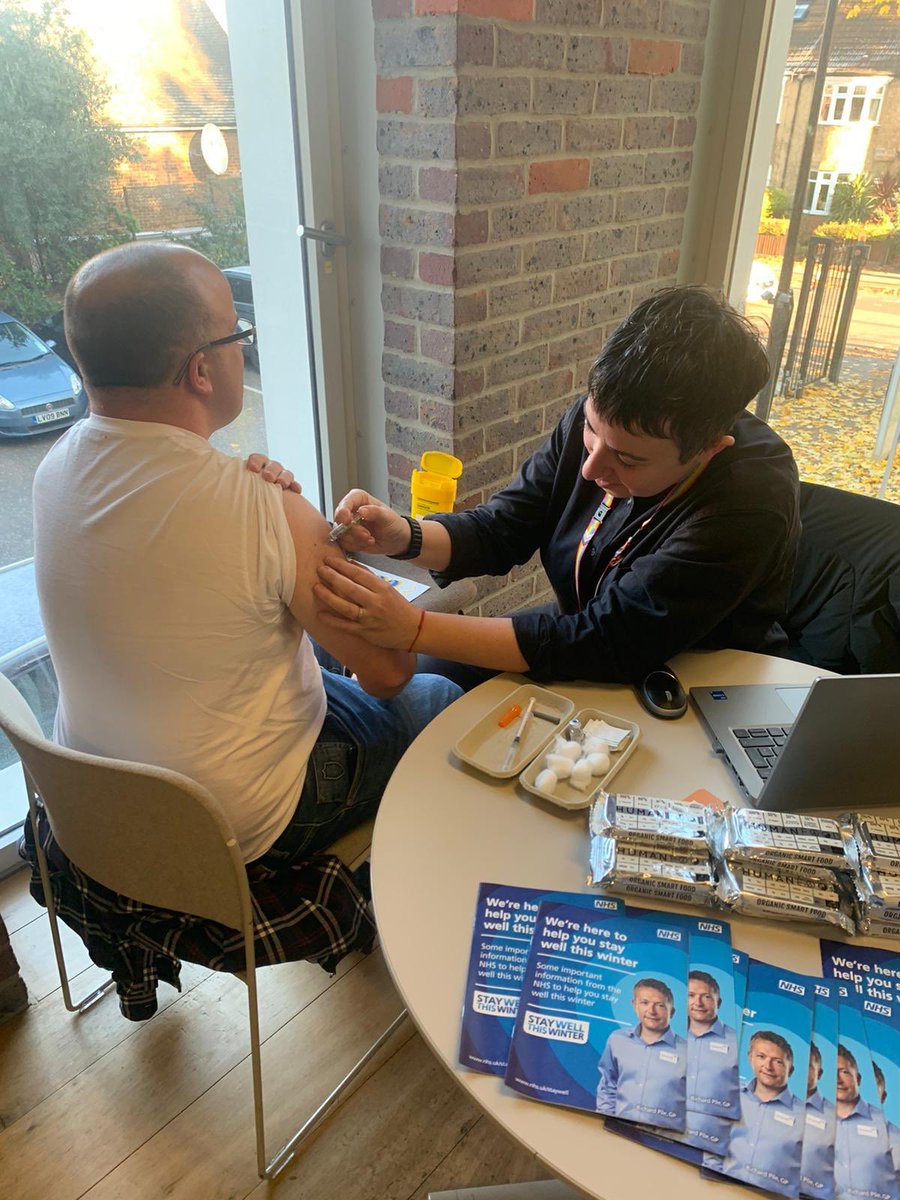 Our wonderful @DavidCondon_RMN being vaccinated by our lovely @DulcieRMN Thank you Dulcie 💙 @Julie100k @Onisa_A @NinaRMN1 @MaudsleyDoN @HelenKelsall3 @CharlotteNMyers @carrienursing @mandy_wait