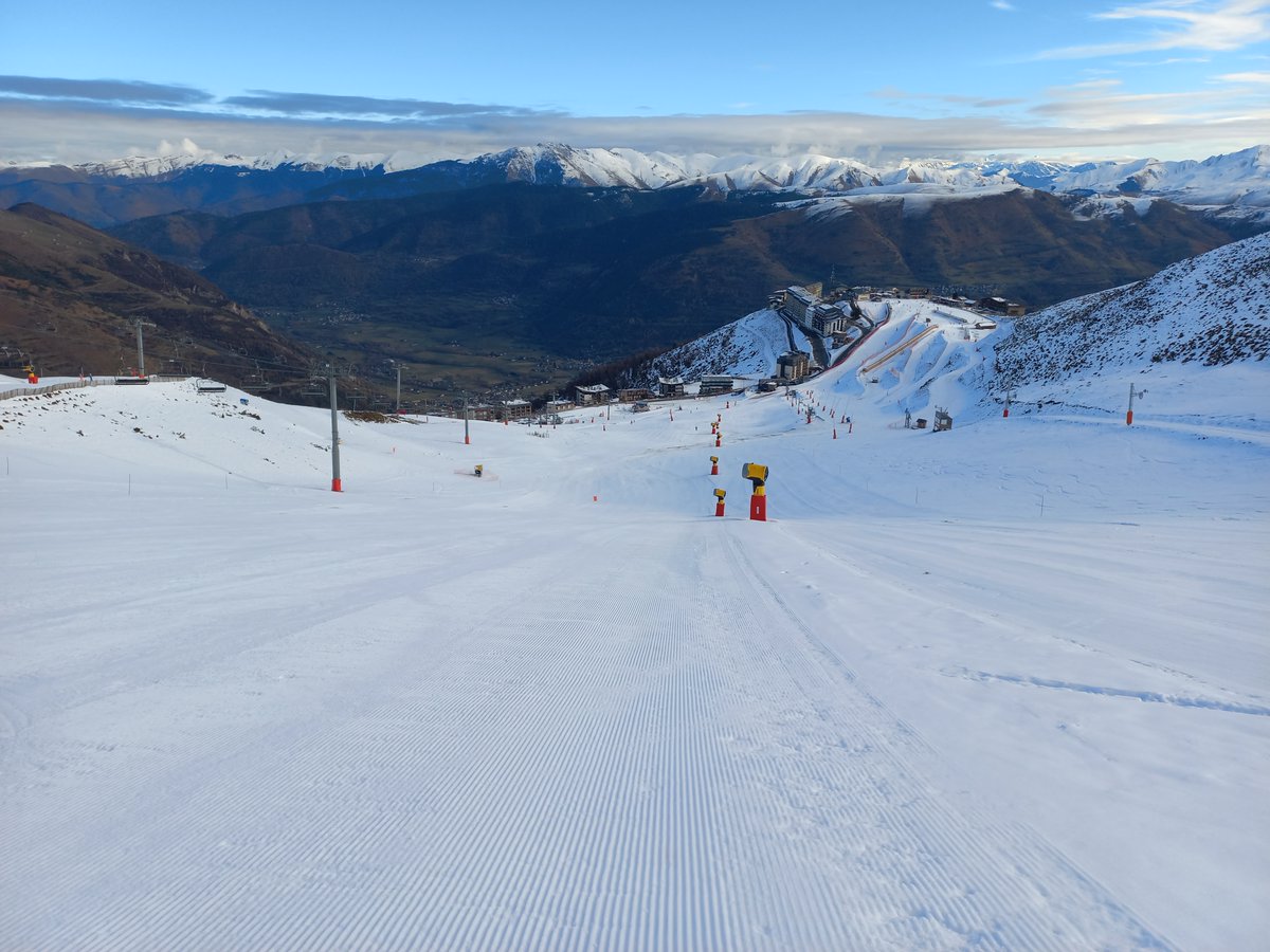 The season is underway in St Lary @FrenchPyrenees 
@StLary_Pyrenees