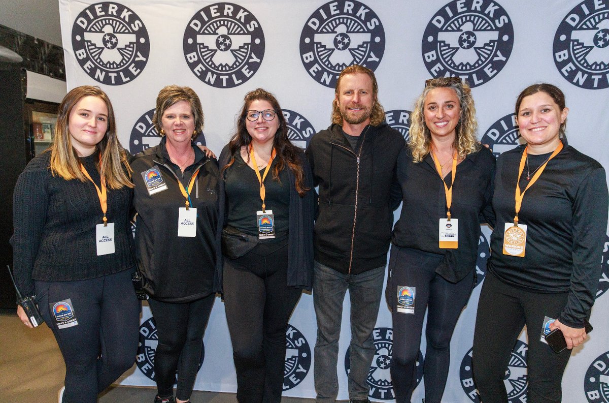 EvolvedEvent's tweet image. Oh, you know, just a casual #TeamEES picture with Dierks Bentley! #eesevents #eventplanning #nashville #nashvilleventplanner