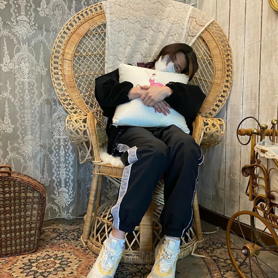 catchtwentyjoo's tweet image. jooyeon is so soft i want to cry
