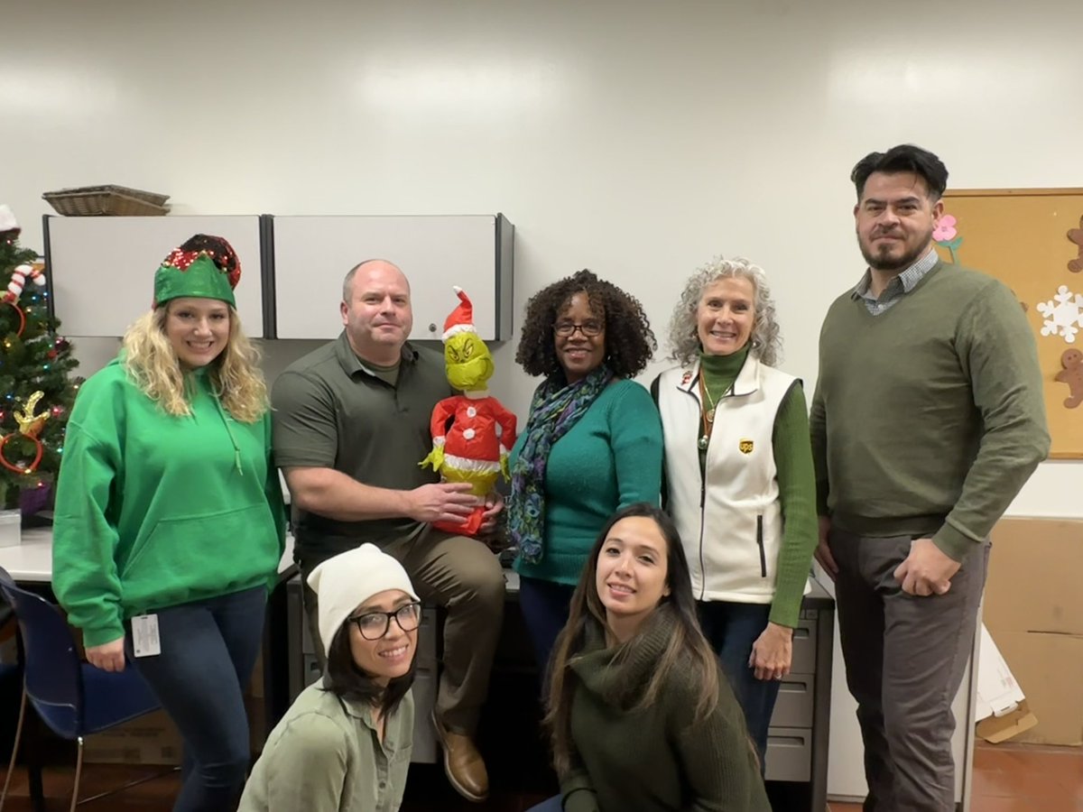 Addison Employment Office continues with their Spirit week with Wear Green Day! @CP_UPSers @ExperienceUPS @UPSers #UPS