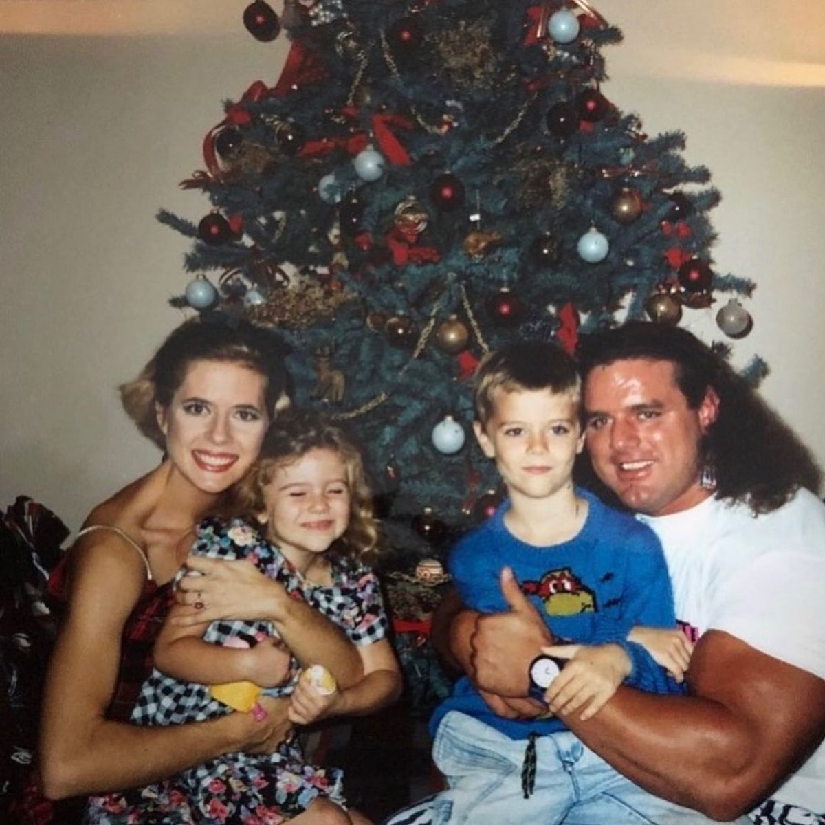 _daveyboysmith's tweet photo. Smith family Christmas card 1991🎄☃️ in Land O’ Lakes, FL 🎁🦌 I think my dad forgot we had a Christmas photoshoot, because he took his braids out. https://t.co/0mTqeBMU0o