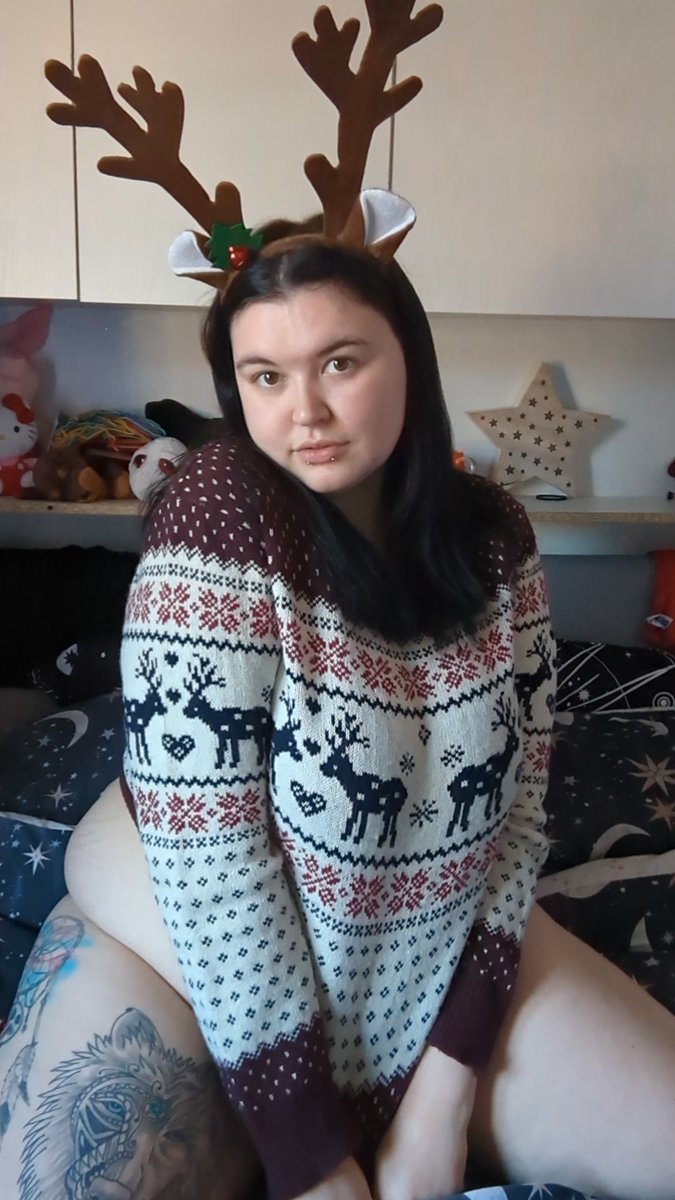 PoppySeeds69's tweet photo. Happy Christmas jumper day 🎄 https://t.co/VcxIzHuD62