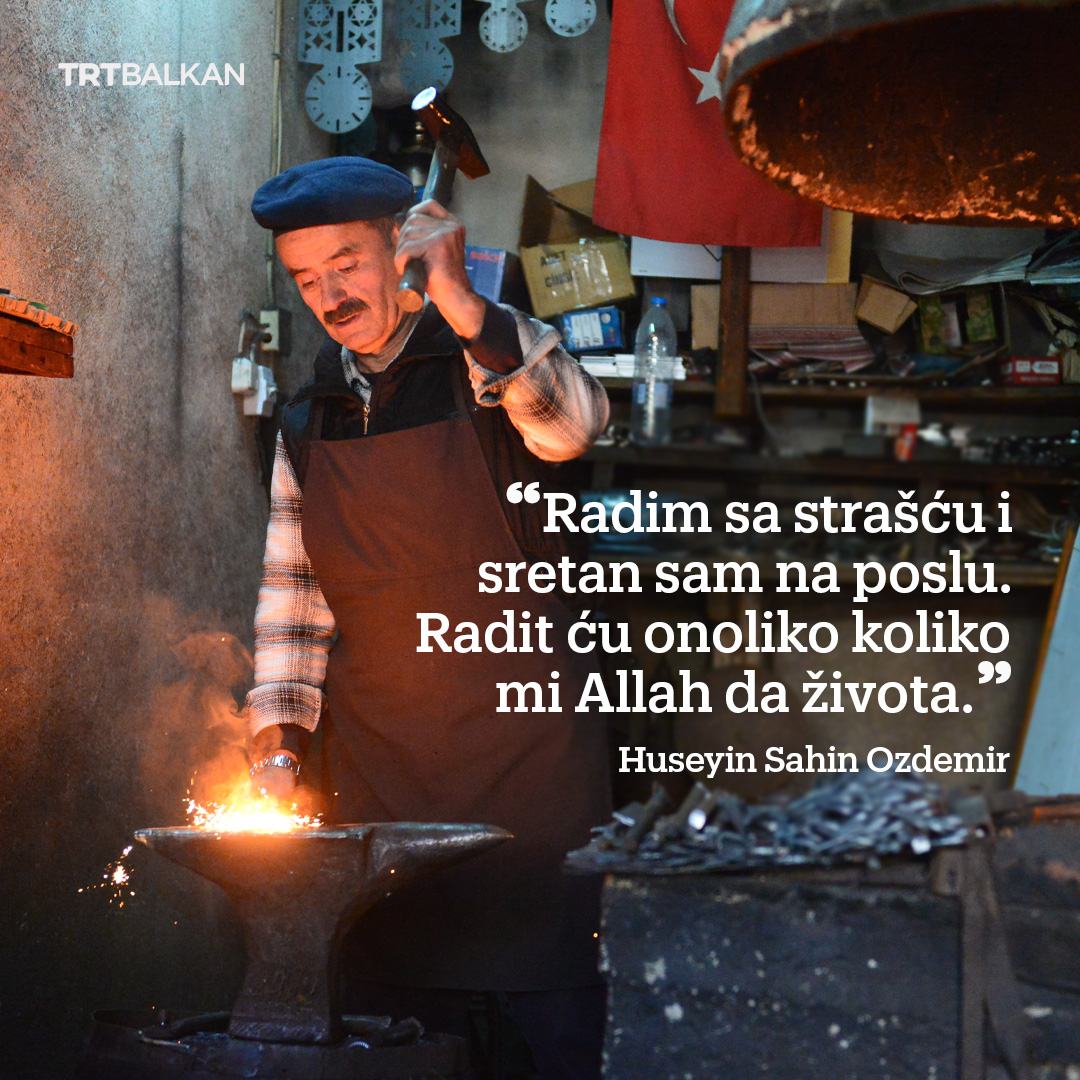TRTBalkanBHSC's tweet photo. Posljednji bravarski majstor, 60-godišnji Huseyin Sahin Ozdemir, koji živi u okrugu Safranbolu u Karabuku, gradu upisanom na UNESCO-vu listu svjetske kulturne baštine, oživljava brave na vratima historijskih kuća već 44 godine.
#Turkiye #UNESCO #Safranbolu #bravar