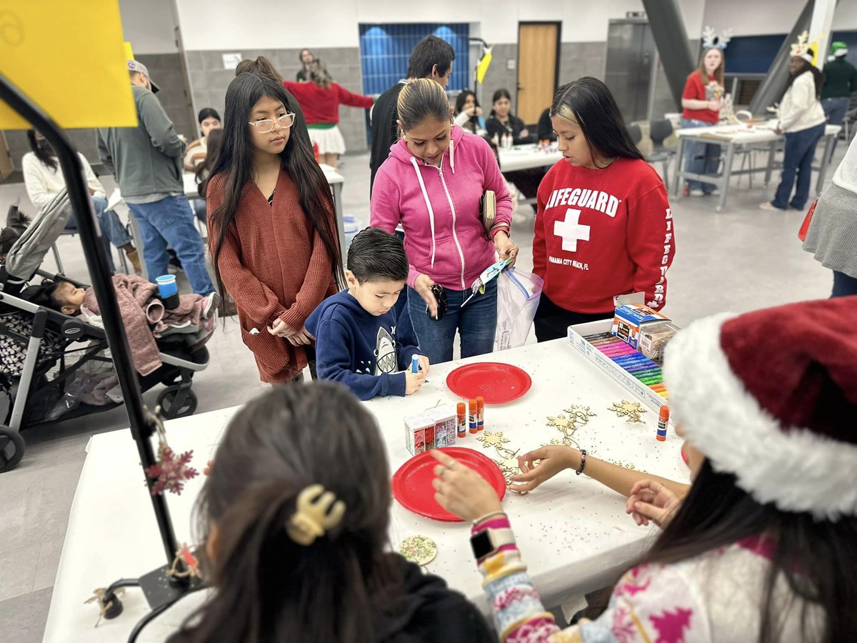 MISDVanguardHS's tweet photo. Thank you to our families for coming out Saturday for HOSA's Breakfast with Santa event. We had a great morning of fun, games, and food! #VHS_HOSA #MISDCTE https://t.co/5tTFYOWD07