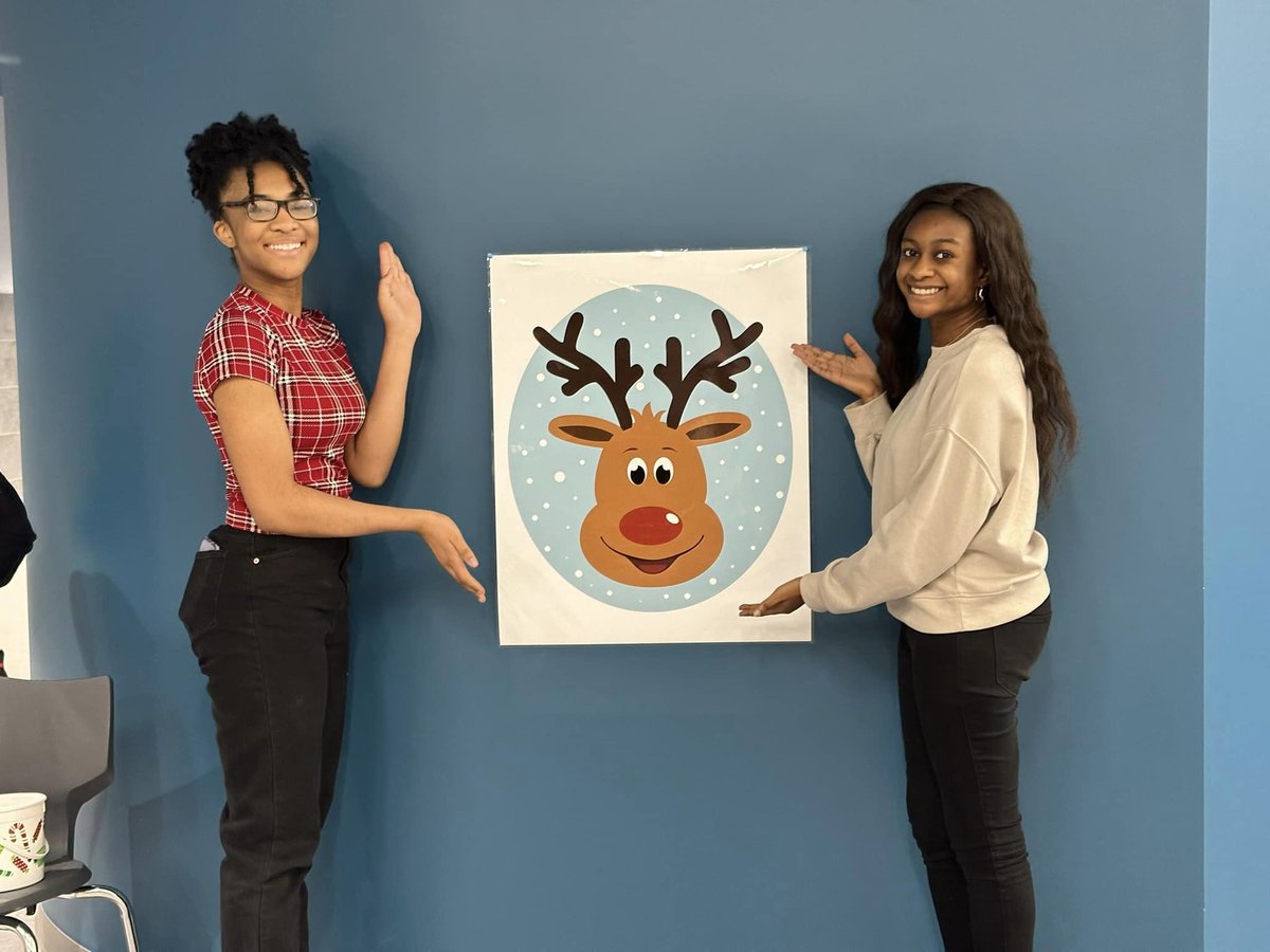 MISDVanguardHS's tweet photo. Thank you to our families for coming out Saturday for HOSA's Breakfast with Santa event. We had a great morning of fun, games, and food! #VHS_HOSA #MISDCTE https://t.co/5tTFYOWD07