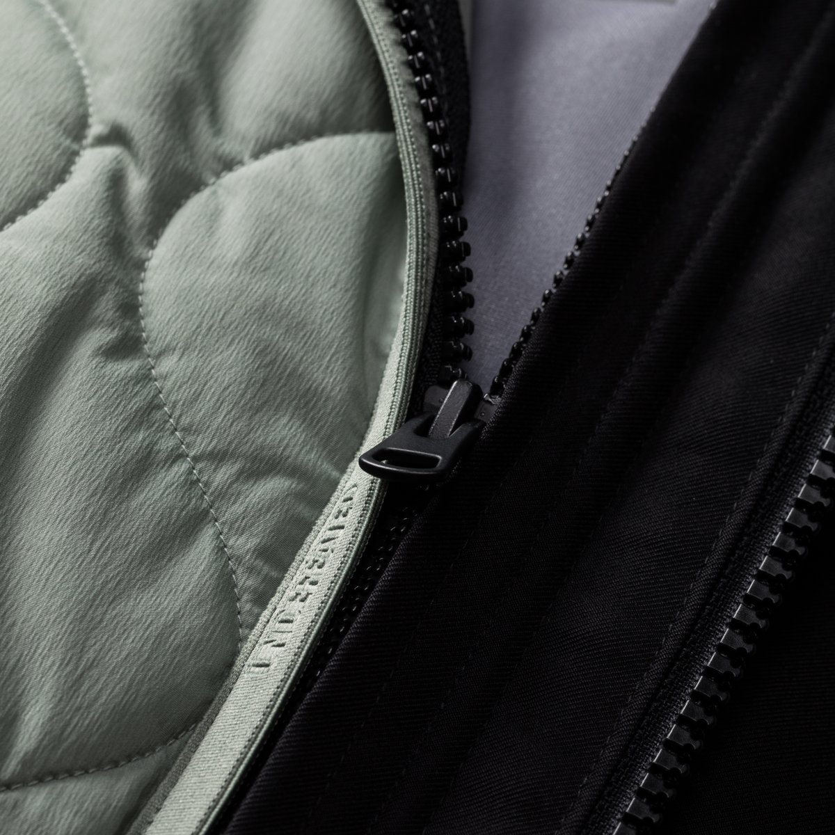 UNDEFEATEDinc's tweet photo. A detailed look into UNDEFEATED Holiday 22 - Drop 3

Our 3-IN-1 Jacket is a warm and versatile winter piece. It features a polyester shell with a detachable quilted liner jacket that can be worn on its own.

Available Friday, 12/9, exclusively at https://t.co/rPhV7ZxZDc https://t.co/vlPdqs5zpF