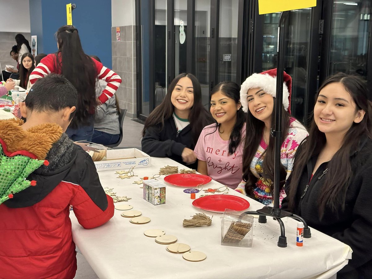 MISDVanguardHS's tweet photo. HOSA's Breakfast with Santa. #VHS_HOSA #MISDCTE https://t.co/rHsxLywPdq