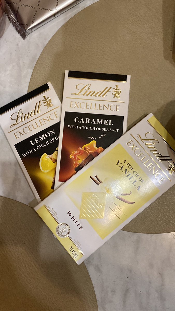 Оставлю это на память о временах когда этот вкуснейший шоколад поставлялся в Россию , сейчас уже нет, но остались эти плитки которые я затарил еще когда они были.