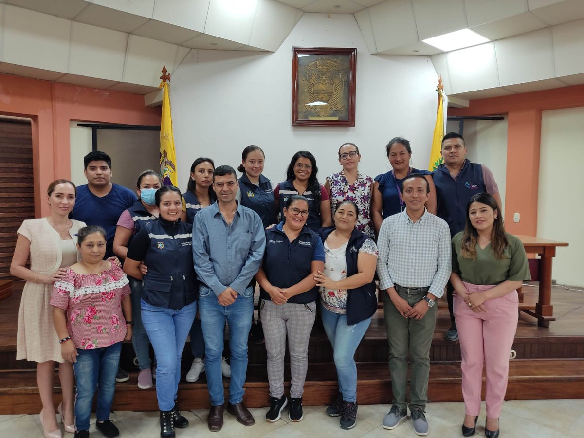 crisland1's tweet photo. El compartir conocimientos y experiencias sobre les LGBTI+ me apasiona 🤗
Junto a servidores públicos de #Macas, #Gualaquiza y #SanJuanBosco de la Prov. de #MoronaSantiago construimos sociedades menos violentas y discriminatorias para nuestras poblaciones 💪🏼🏳️🌈
#MMDH
#powergay https://t.co/slxM9EpWHk