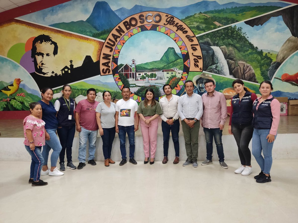 crisland1's tweet photo. El compartir conocimientos y experiencias sobre les LGBTI+ me apasiona 🤗
Junto a servidores públicos de #Macas, #Gualaquiza y #SanJuanBosco de la Prov. de #MoronaSantiago construimos sociedades menos violentas y discriminatorias para nuestras poblaciones 💪🏼🏳️🌈
#MMDH
#powergay https://t.co/slxM9EpWHk