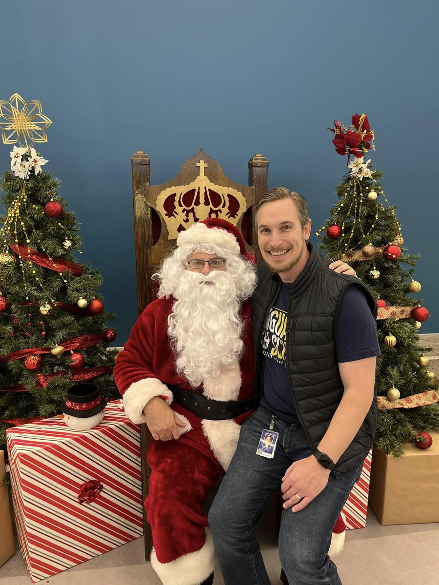 MISDVanguardHS's tweet photo. HOSA's Breakfast with Santa. #VHS_HOSA #MISDCTE https://t.co/rHsxLywPdq