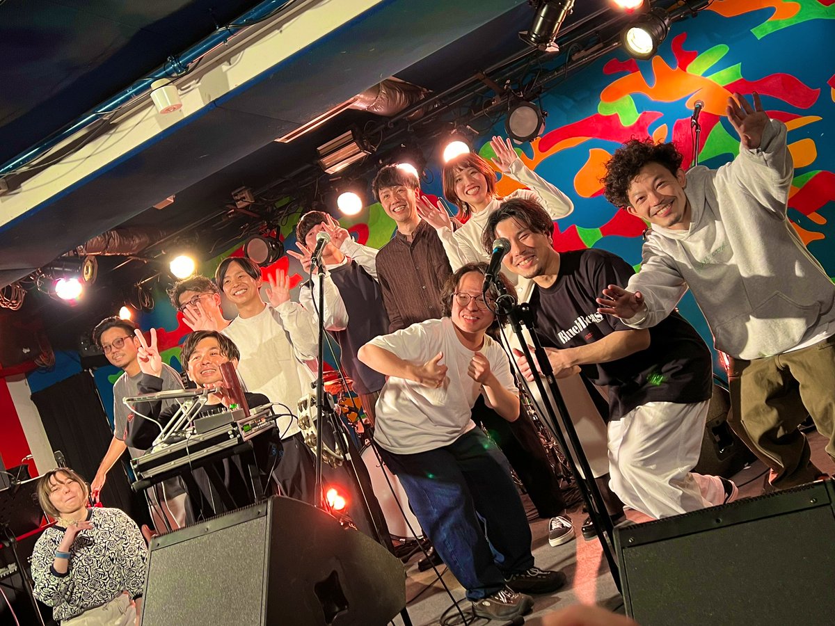 SmilySoncial's tweet photo. 20221208 in 大阪Pangea
#YMB 活動休止まであと少し。 #thechefcooksme 下村さんのYMBへ向けたMCにもじわっときた。
だけど,両バンドの音楽&演奏に楽しさが寂しさより上回った。
SIMPPO×YMBカードもう1枚購入,今日の楽しかった思い出に!
サイン嬉しい(このコラボされた #CuBerry 雪花さんにも)!感謝 https://t.co/D0qdo8Ix1B
