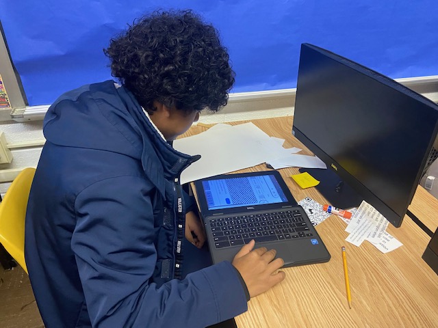 Kamala_Kandi's tweet photo. On 12/7/22, George Washington High School celebrated the school-wide Hour of Code activity in core classes, exhibiting research projects &amp; apps produced by over 150 Comp Sci students. Students loved the Ozobots, Spheros, &amp; FinchBlock Maze at the fair.
@PitasakisClass, @LukeBilger https://t.co/N0Z8kQOVDJ