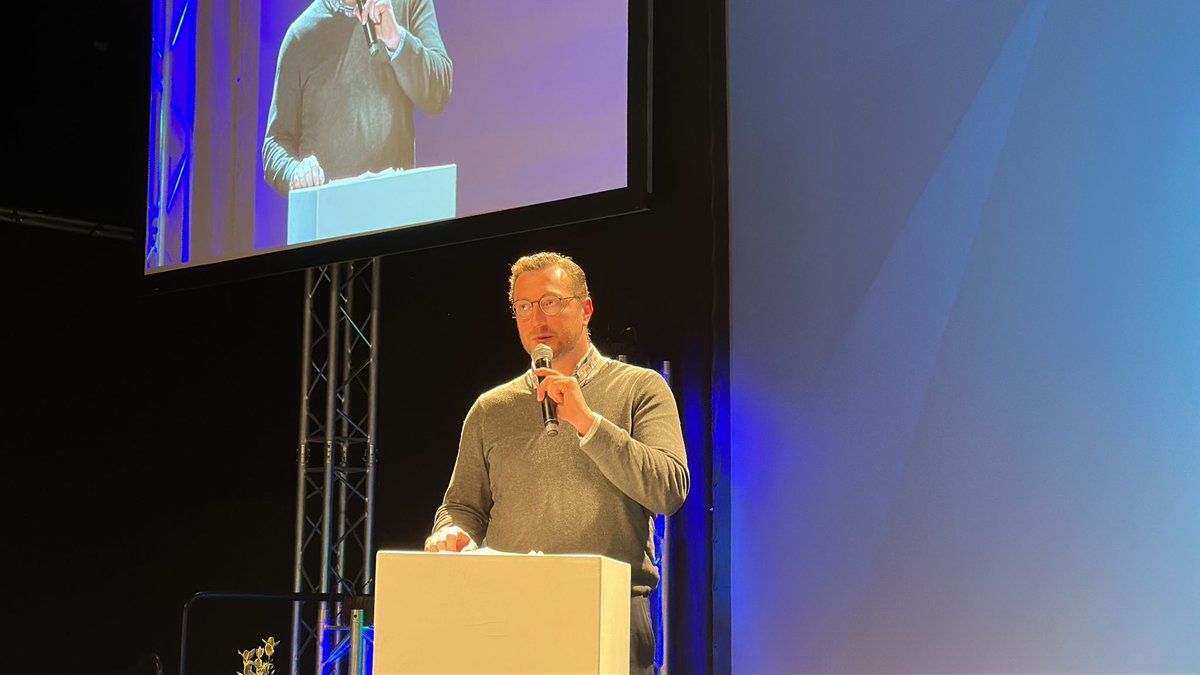 GroupeSCAEL's tweet photo. [AG @GroupeSCAEL 🌱] C’est l’heure du bilan du pôle #Distribution #Grand #public avec Florian Bourdeloup, administrateur #SCAEL 😊 

Quelques chiffres pour 2021/2022: 
👉 9,7M€ de CA pour nos 11 magasins Gamm vert ;
👉 320 000 passages en caisse.

#Audace #Engagement #Proximité https://t.co/JMERMhqsQv