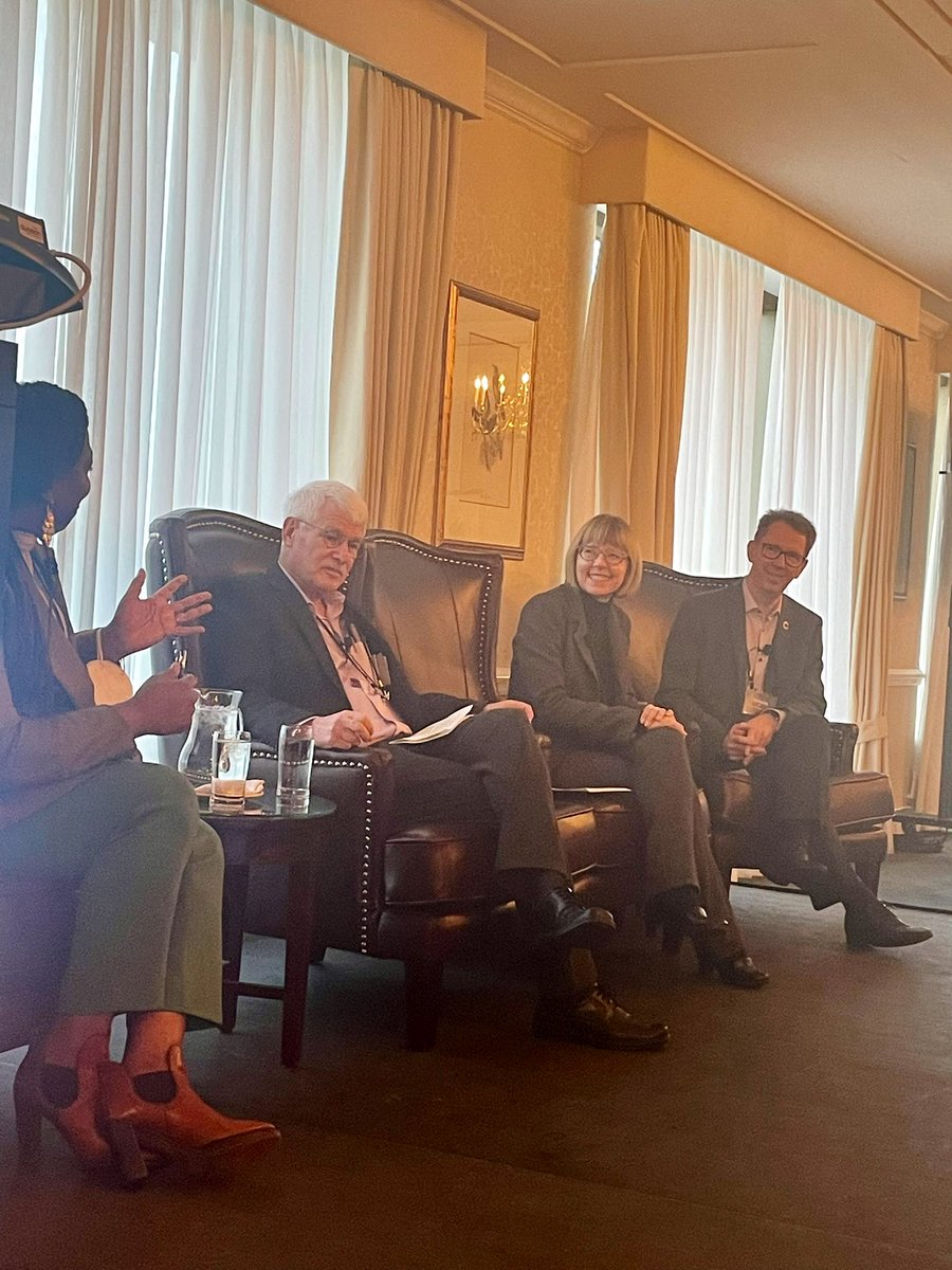 Fantastic panel moderated by <a href="/CocowithaK/">Koko Agborsangaya</a> on data connectedness. Emphasis was placed on a one health approach and pandemic system sustainability. <a href="/GenomeCanada/">Genome Canada</a>