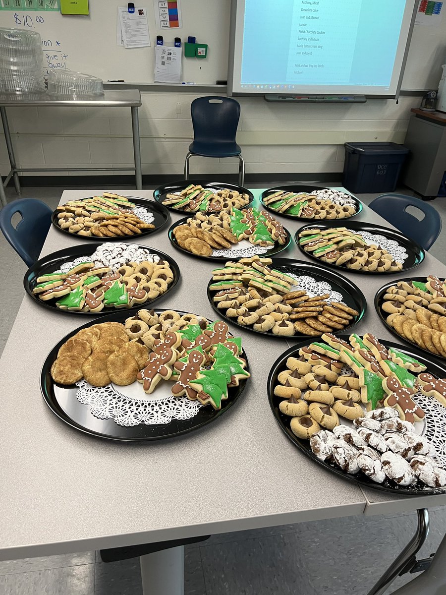 jfk51572's tweet photo. This may be a preview of heaven! It is definitely that time of year! @CulinaryArtsDCC https://t.co/okGbj74AMJ