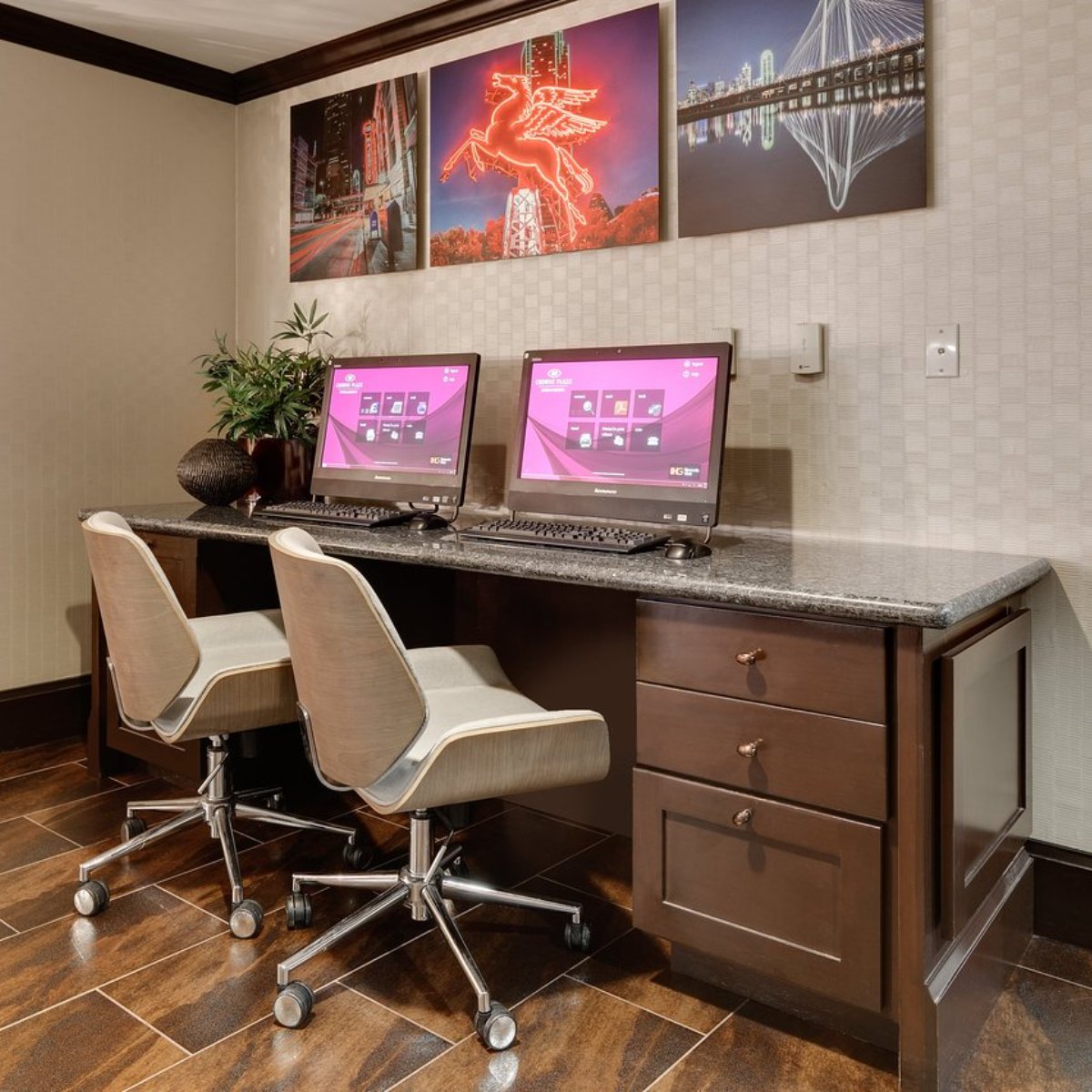 TheCrowneDallas's tweet photo. We love what we do, which is providing the best in hospitality and business resources just for you in #DowntownDallas. https://t.co/C9OQez1xK9