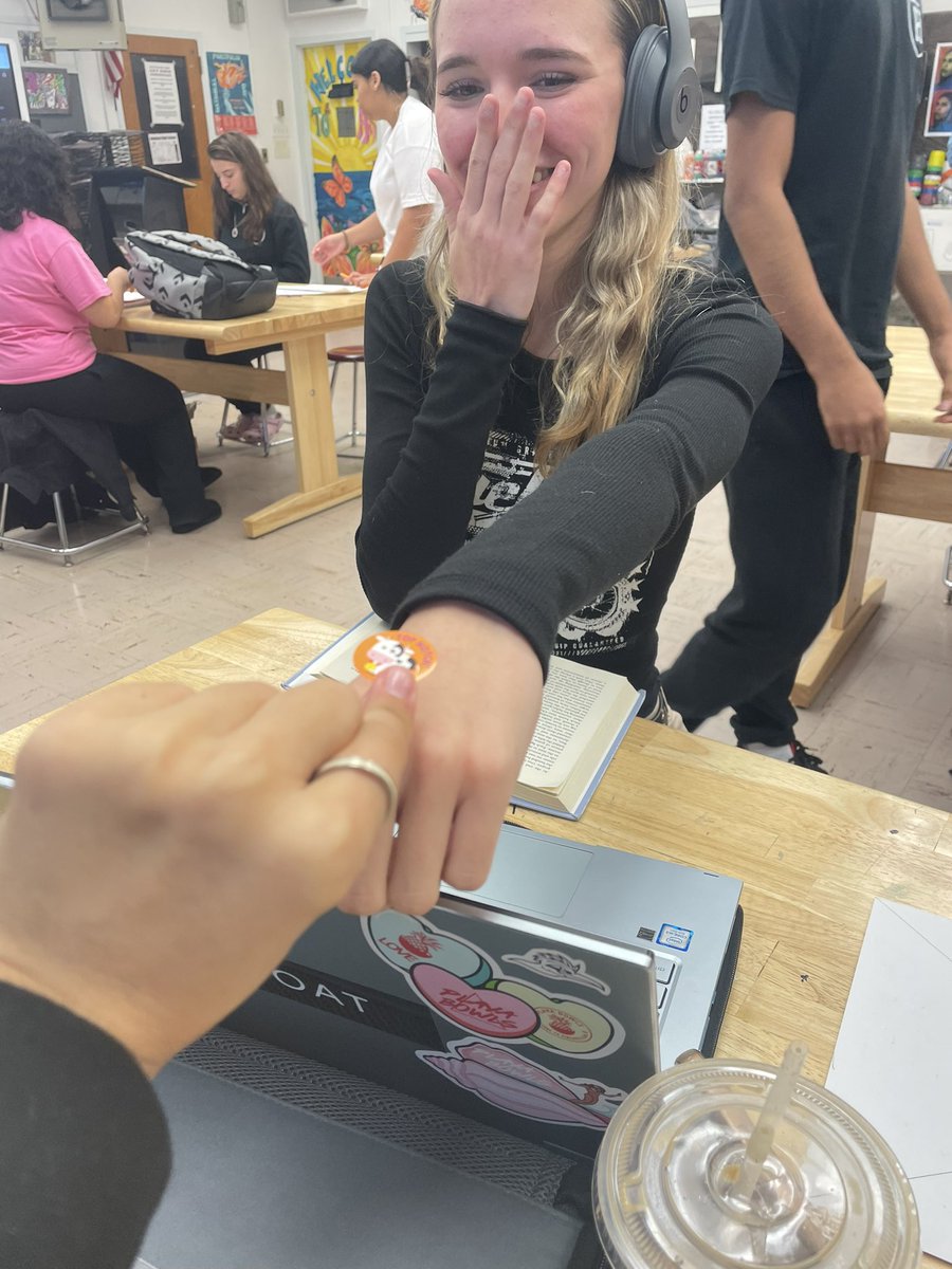 HobokenHispanic's tweet photo. 2022 Hoboken HS HCC
Random Acts of Kindness
Day 7 Pass out Stickers
Autumn Cangley, Grade 12
#HobokenHispanics
#HobokenHSHCC24RACKS https://t.co/4DAgIMUuhP