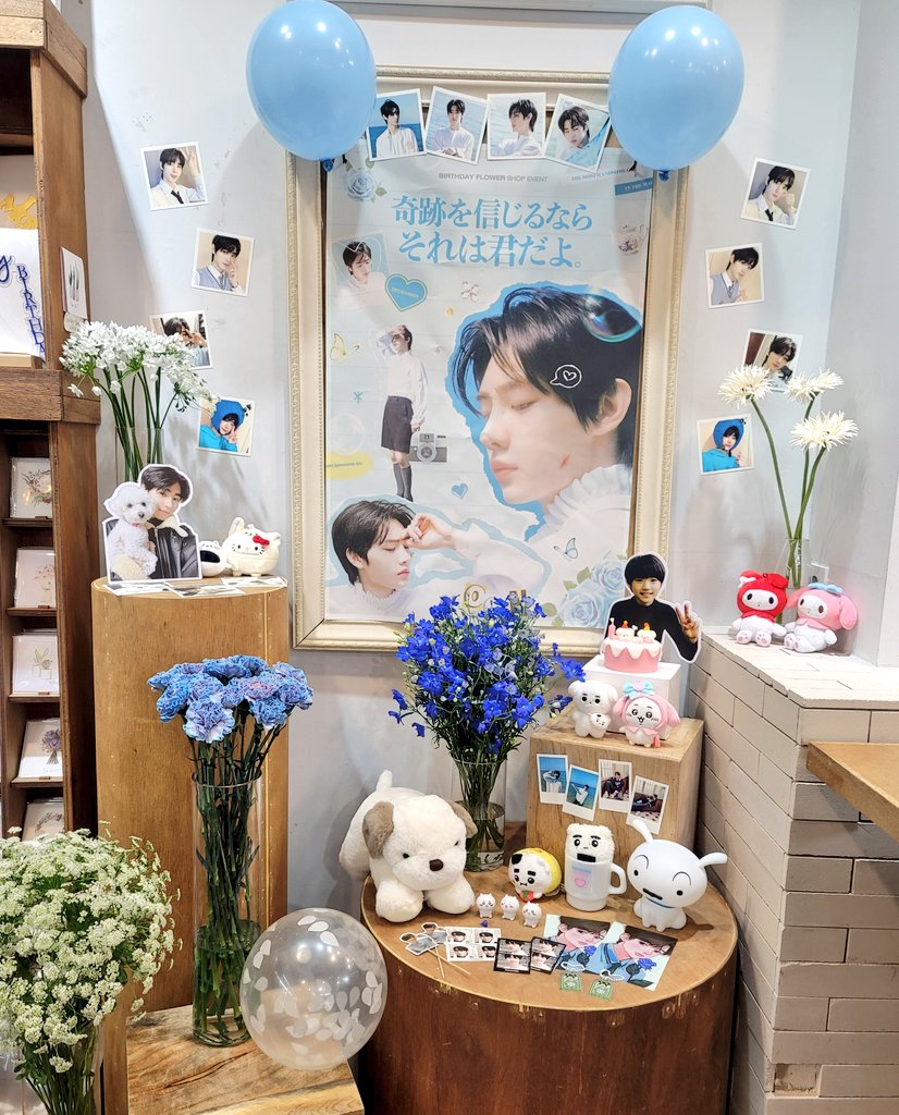 ice_shine02's tweet photo. ❤︎ 플로블랑 신용산점 
멤��들 생일마다 매번 빠지지 않고 항상 함께하는 플로워샵😭 여기는 꽃이 항상 싱싱하고 너무 예뻐서 꽃을 받을 때마다 기분이 너무 좋아요 ㅠㅠ 아기자기한 성훈존과 예쁜 파란 장미때문에 오늘 내 생일인가 싶을 정도로 설레고 행복해짐💕
#1208의기적 
#엔하이픈 #성훈 https://t.co/lyMwd25cgg
