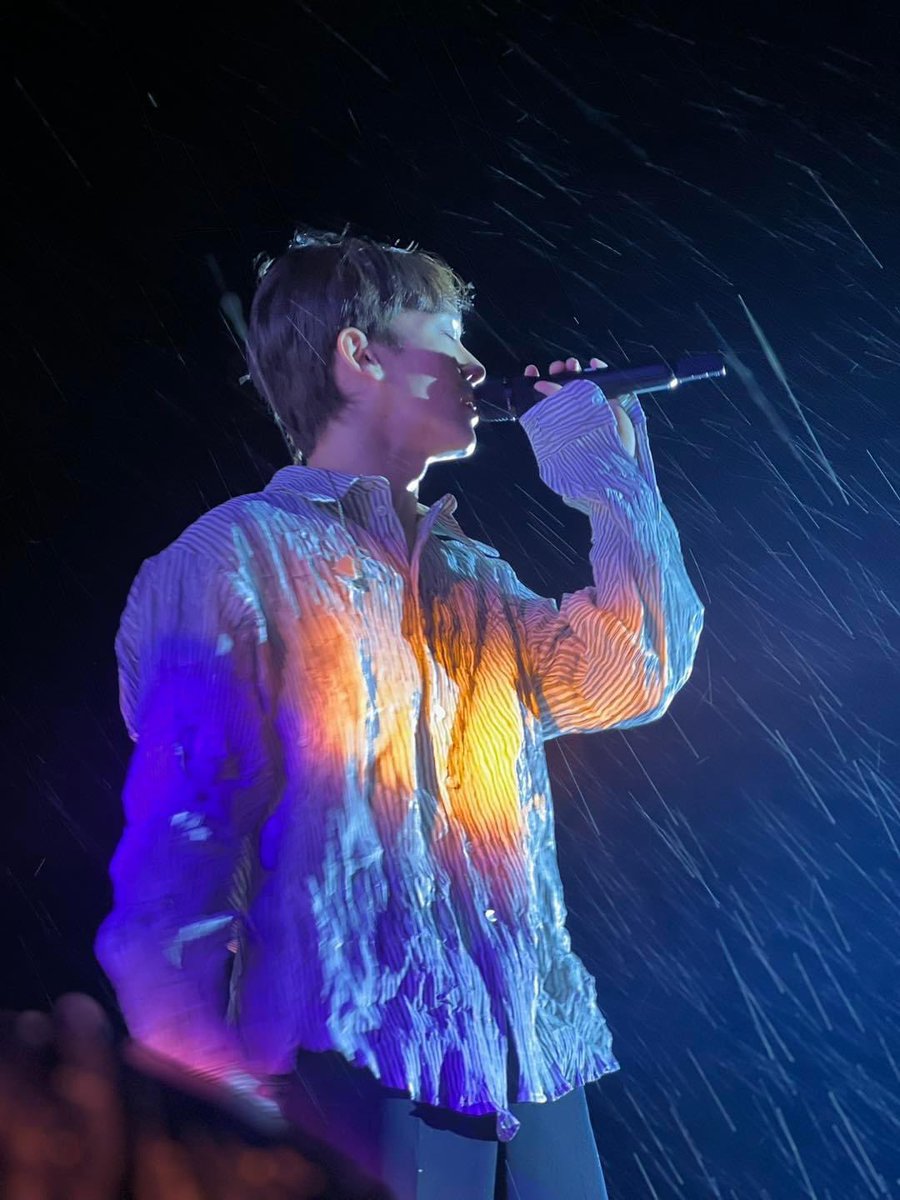 chennieverse's tweet image. THIS PICTURE OF JONGDAE WOW