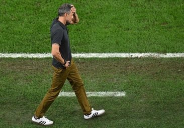 Luis Enrique hoy dejas de ser seleccionador y seguramente muchos lo celebran por que en nuestro país no estamos acostumbrados a las personas que van de cara,dicen lo que piensan y defienden a los suyos.
Con los años te van a valorar por quien eres y lo que nos has enseñado.