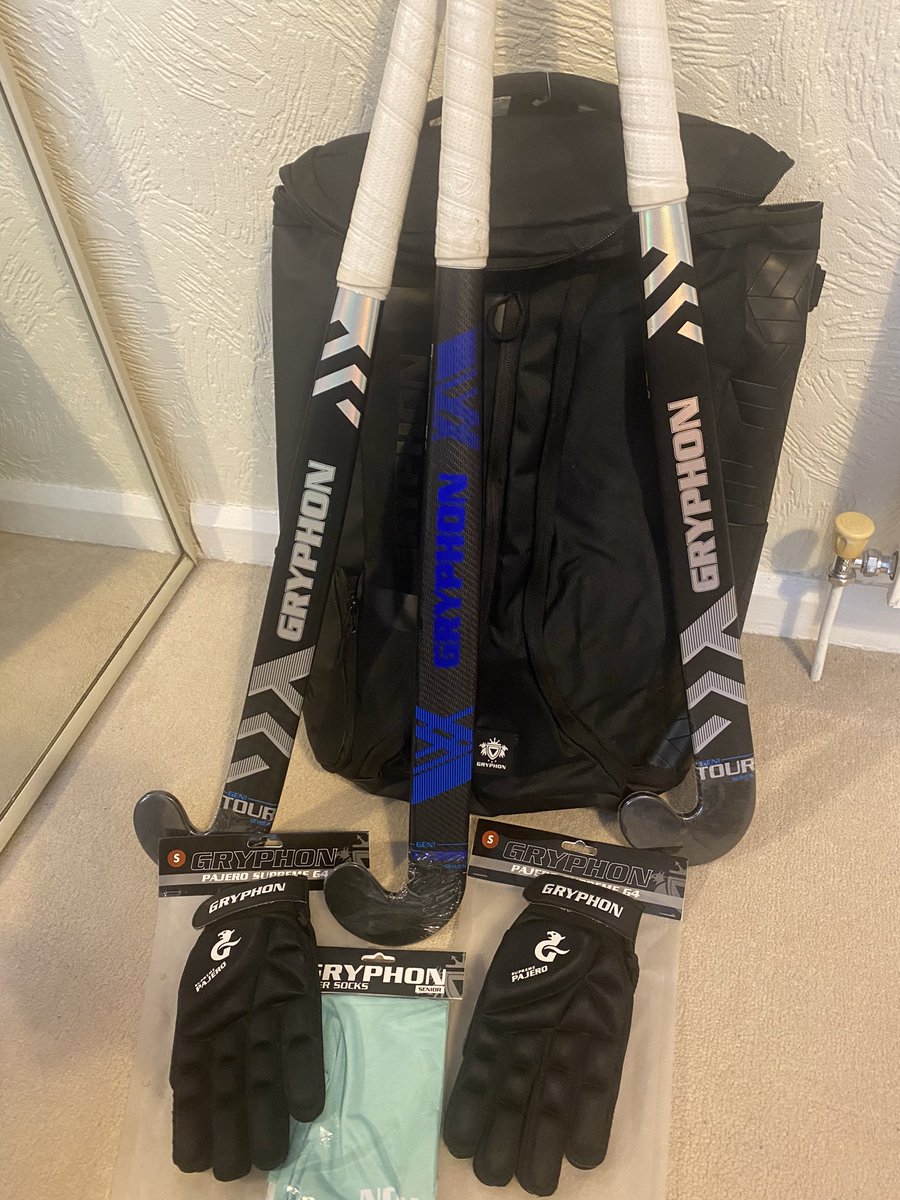 Thank you <a href="/gryphonhockeyEU/">Gryphon Hockey EU</a> for the continued support and the early Christmas present!! Ready for a couple indoor hockey sessions as well!! Here’s to a new start with the equipment and hopefully getting to play a game after 8months of rehab 💪🏼 #MakeAnImpact