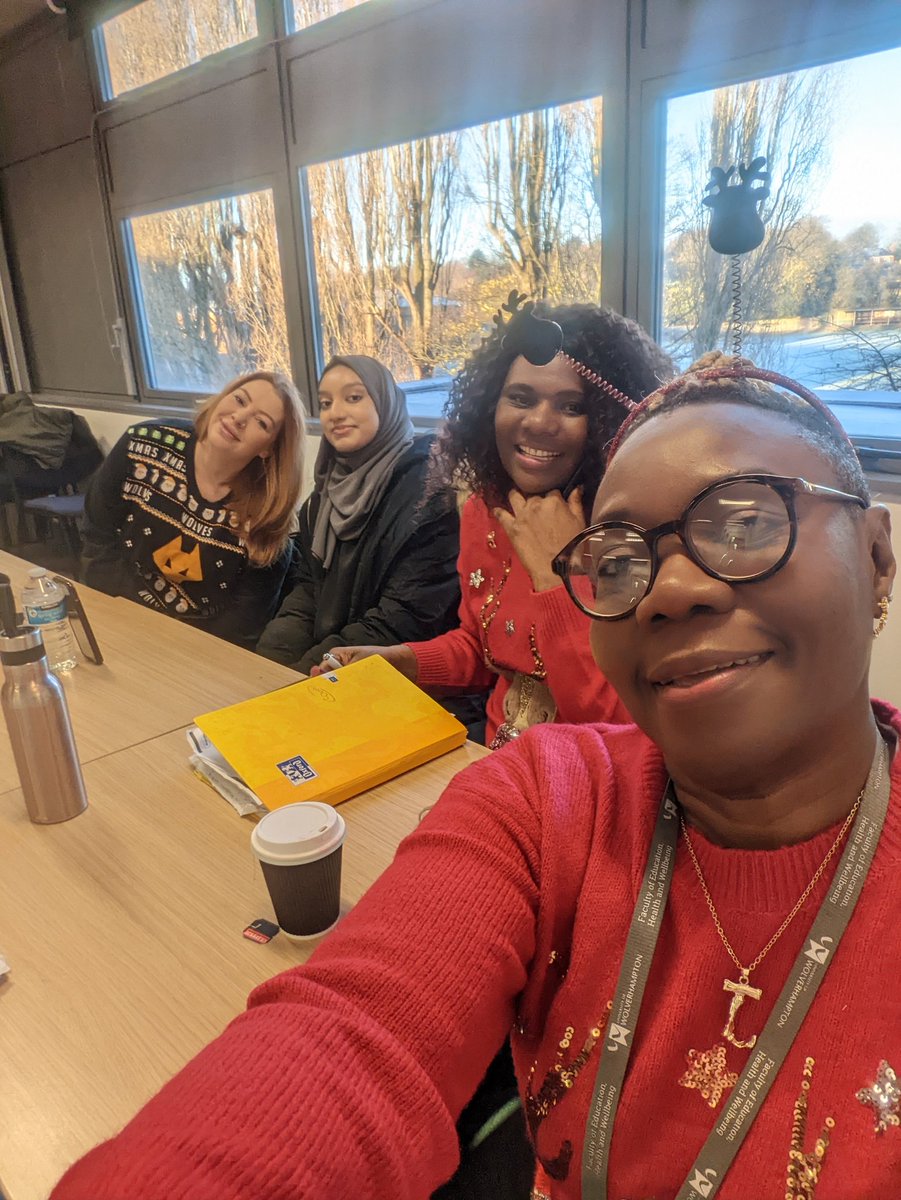 nakabilo's tweet photo. Christmas jumper day Ld220 https://t.co/YFBgzqQEeW
