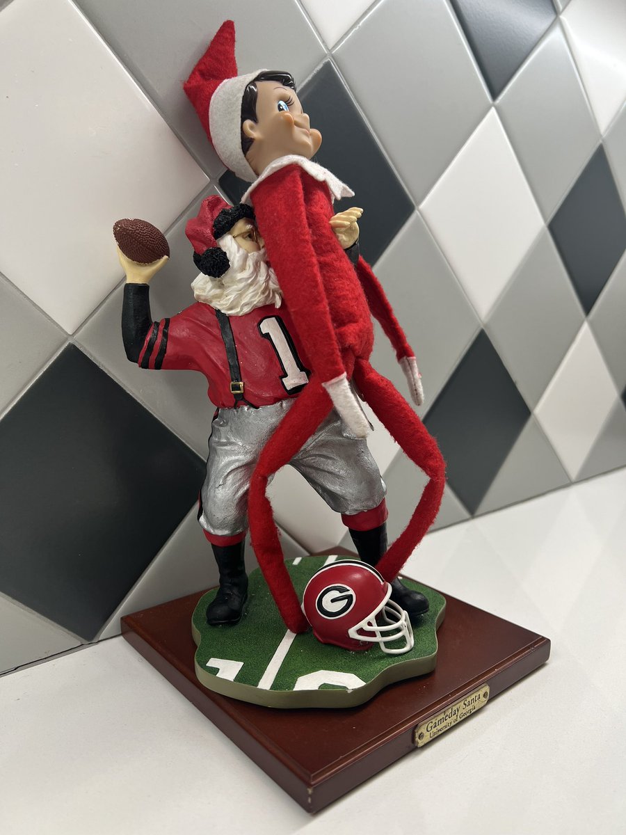 Our elf seemed to experience a <a href="/breadmanjalen/">Jalen Carter</a> moment! #godawgs <a href="/GeorgiaFootball/">Georgia Football</a> <a href="/UGAAthletics/">Georgia Bulldogs</a> <a href="/KirbySmartUGA/">Coach Kirby Smart</a> <a href="/SECNetwork/">SEC Network</a> <a href="/ESPNCFB/">ESPN College Football</a>