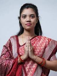 News18Odia's tweet photo. #ବର୍ଷାଙ୍କୁ_ନବୀନଙ୍କ_ କଲ୍
ବର୍ଷା ସିଂ ବରିହାଙ୍କ ସହ କଥା ହେଲେ ମୁଖ୍ୟମନ୍ତ୍ରୀ ନବୀନ ପଟ୍ଟନାୟକ । ବିଜୟ ପାଇଁ ଜଣାଇଲେ ଶୁଭେଚ୍ଛା ଓ ଅଭିନନ୍ଦନ । 
@Naveen_Odisha #BarshaSinghBariha
#PadampurBypoll #Padampur https://t.co/m8d9jQcVa2