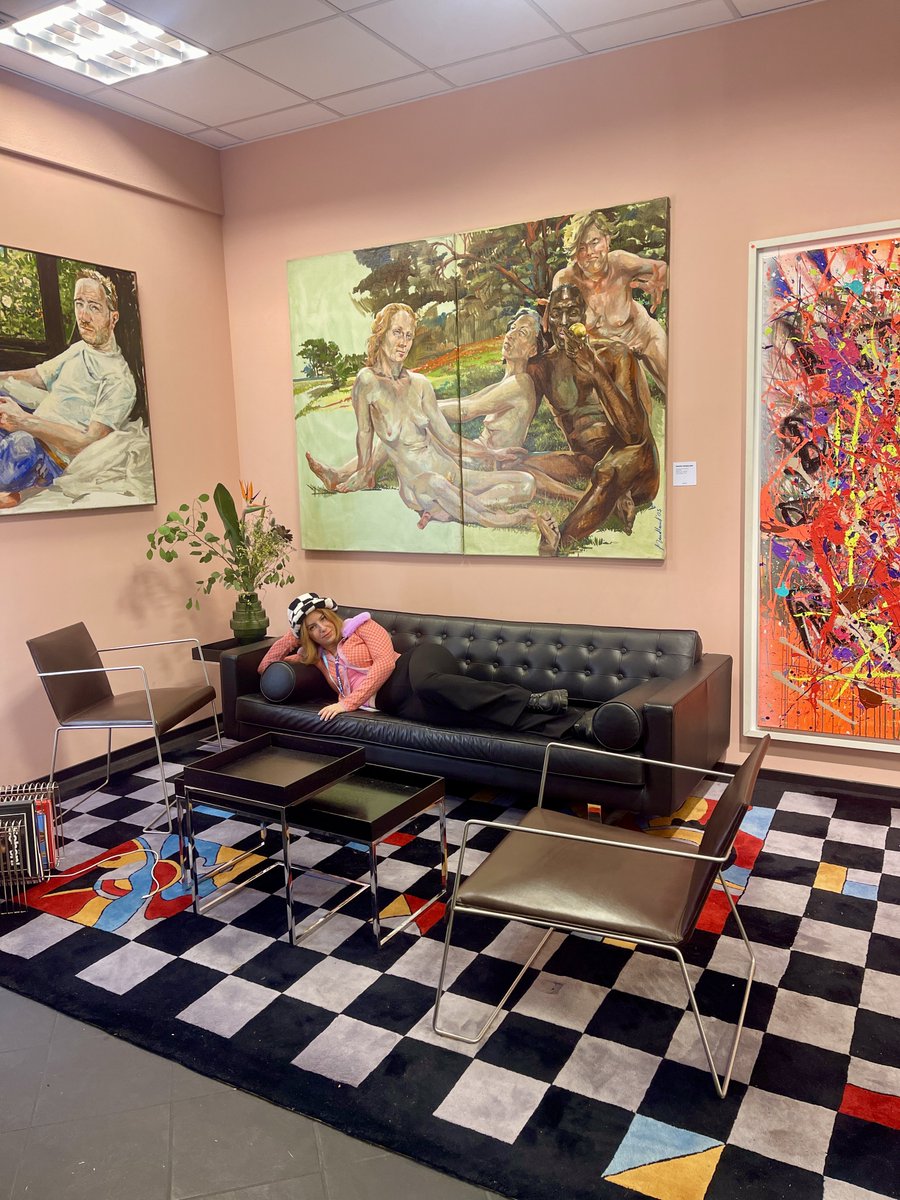 Some highlights from the epic time at <a href="/Berlinverseio/">Berlinverse</a> 🔥

Much wow being a speaker on a <a href="/CryptoGirlsClub/">Crypto Girls Club</a> panel about the future of the metaverse, MusicNFTs, dogecoin and art with <a href="/carina_hahn_/">Carina Hahn</a> &amp; <a href="/elisyurtsever/">monElisa</a>, hosted by our beloved @Dr_Revel_NFT from @NFTClubBerlin ✨