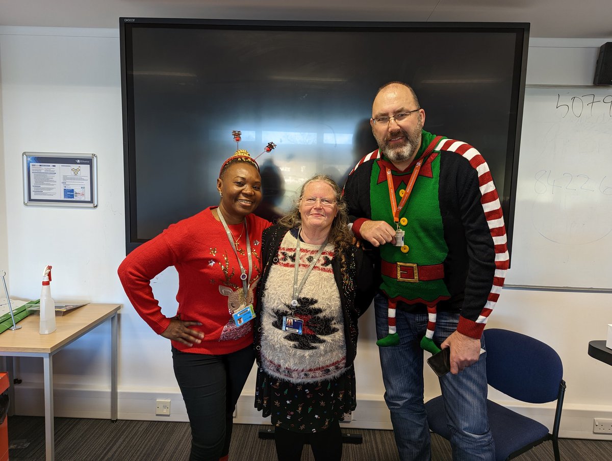 nakabilo's tweet photo. #Christmas jumper day University of Wolverhampton LD220🌲 https://t.co/CEUIa5bKNV