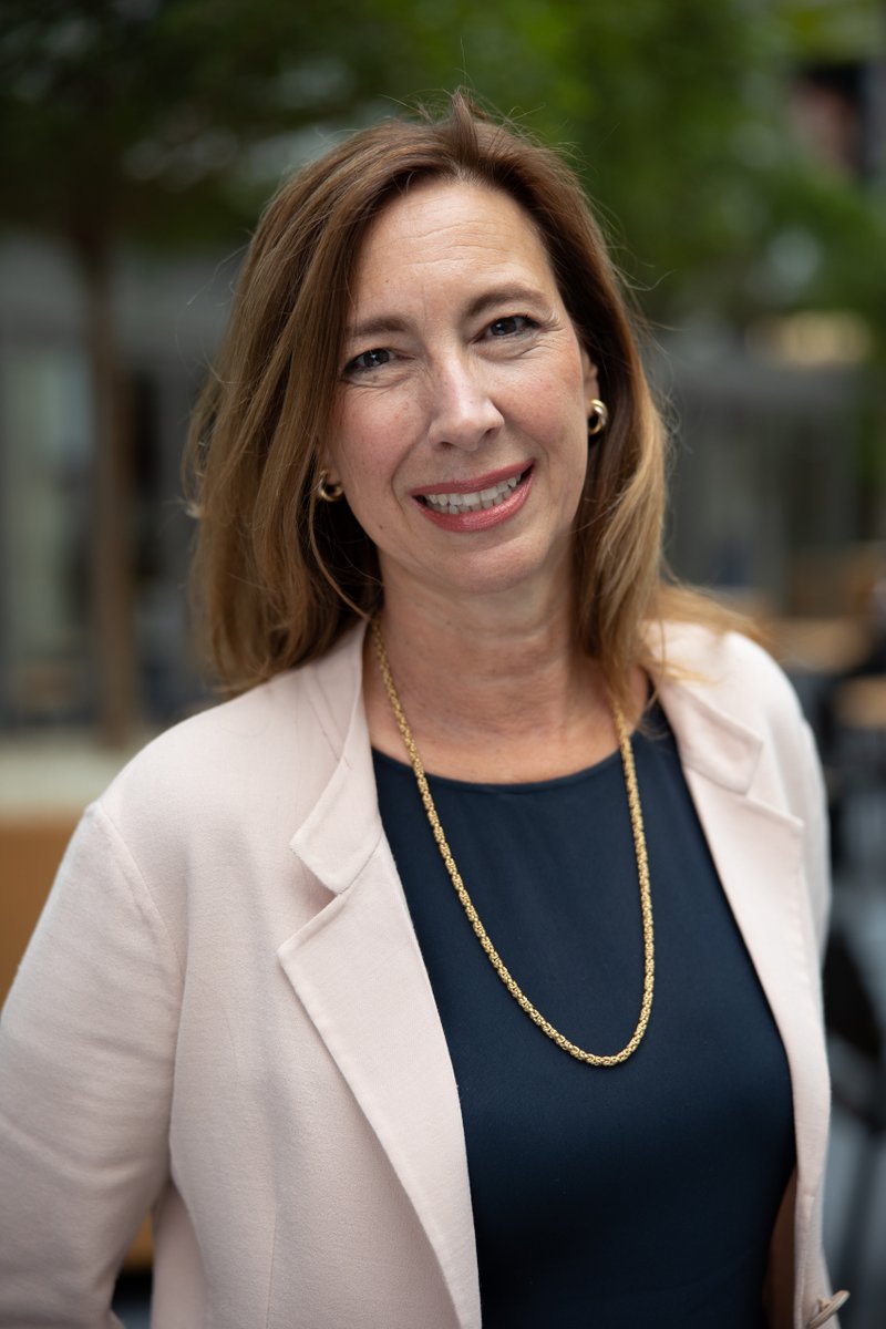 Welkom nieuw EBTH boardlid <a href="/EMMinnemann/">Elisabeth Minnemann</a>. 

''Ik breng het brede regionale en ook internationale kennisnetwerk van <a href="/dehaagse/">De Haagse Hogeschool / THUAS (INACTIEF/INACTIVE)</a> mee naar de Economic Board. Onze studenten zijn de werknemers en ondernemers van de toekomst.''

economicboardthehague.org/nieuws/welkom-…