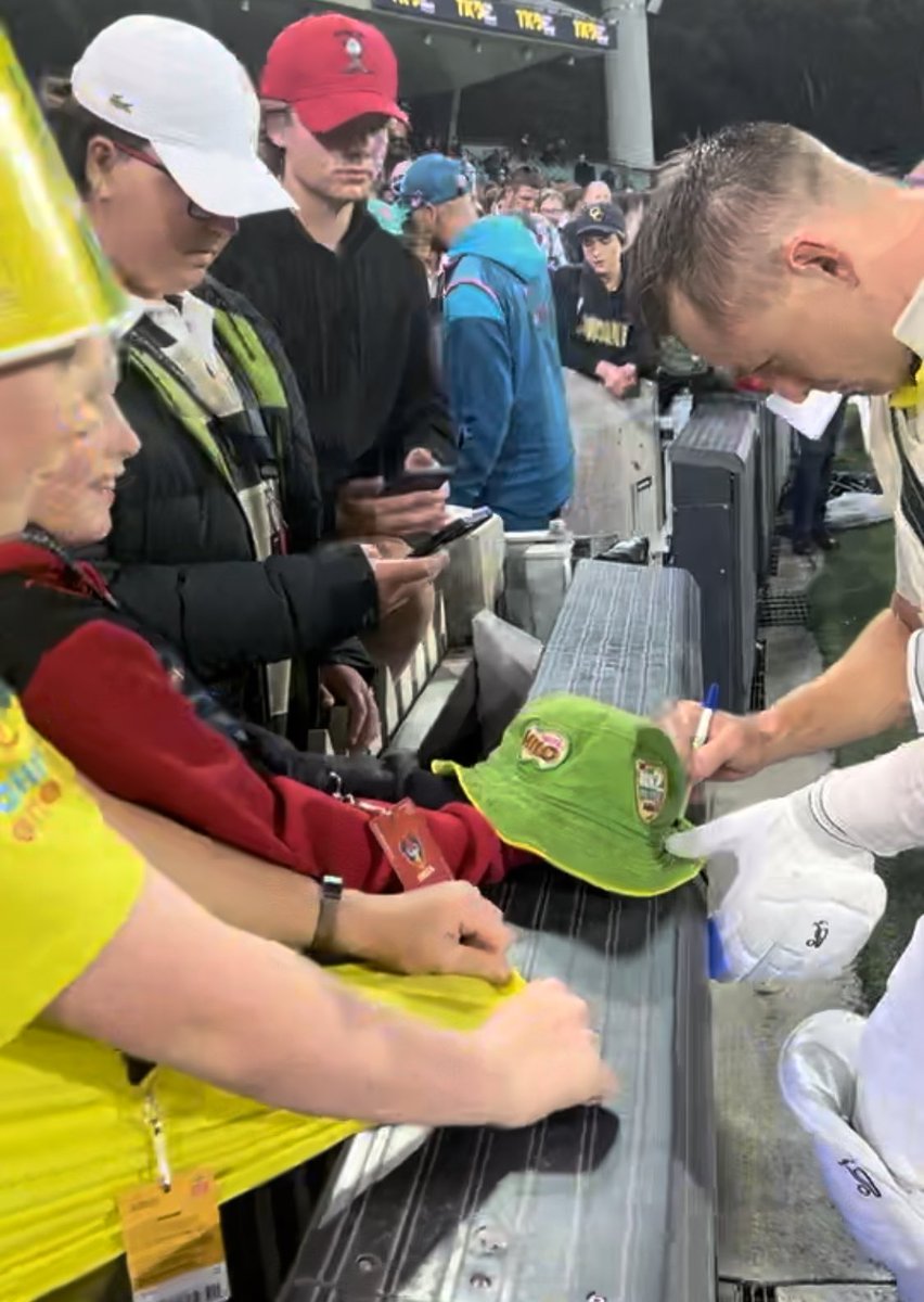 Simone Kain tweet media