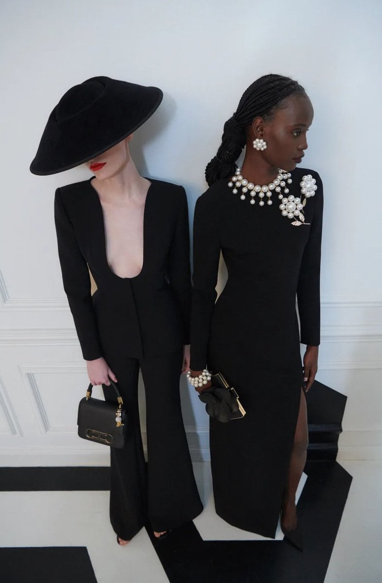 LadymiaMicky's tweet image. Collezione Carolina Herrera Pre Fall23 @Caroliaherrera #CarolinaHerrera #PreFall23 #moda #outfit #look #fashion #fashionstyle #style #fashionista #glam #glamour #trendy #tendenza #musthave #myfollowers #UnBacioFatato 👗😍❤️