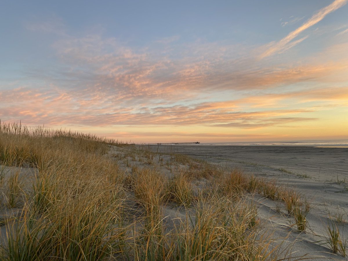 DaveCirullo's tweet photo. @chris_sowers - sunrise in Avalon https://t.co/PSeGbsH6E8