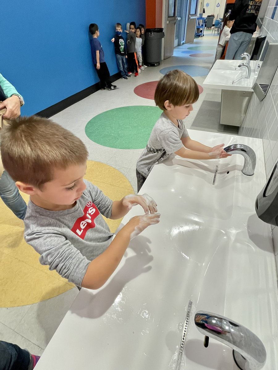 Schneebaum_RN's tweet photo. Spent some time with Ms. Greene’s adorable PK learners talking about germs and the importance of washing our hands! They are super stars at washing their hands! ⭐️ #germbusters @MsGreene101 @Hampton_Street #MineolaProud https://t.co/E0zc3mx167