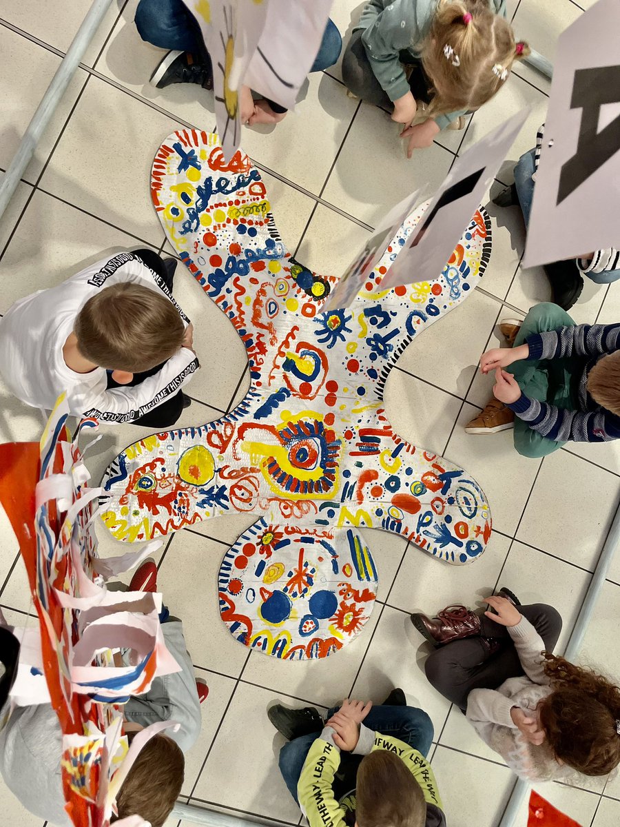 Quand l’artiste Hervé Tullet partage le travail de nos élèves, ça nous booste pour poursuivre ce projet d’exposition idéale. #Ecole #artsvisuels #Maternelle #expoideale #hervétullet #musée