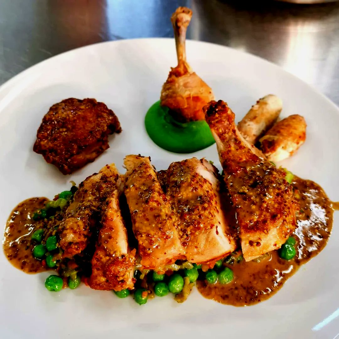 ChefAcademyLond's tweet photo. We pride our school in offering students many hours of training in our development kitchen with our qualified chef trainer. This intense course equips students with all the basic knowledge they need to know to enter any restaurant. 

Book a course here: https://t.co/45b8J0laD3 https://t.co/1PXvMm1zq5
