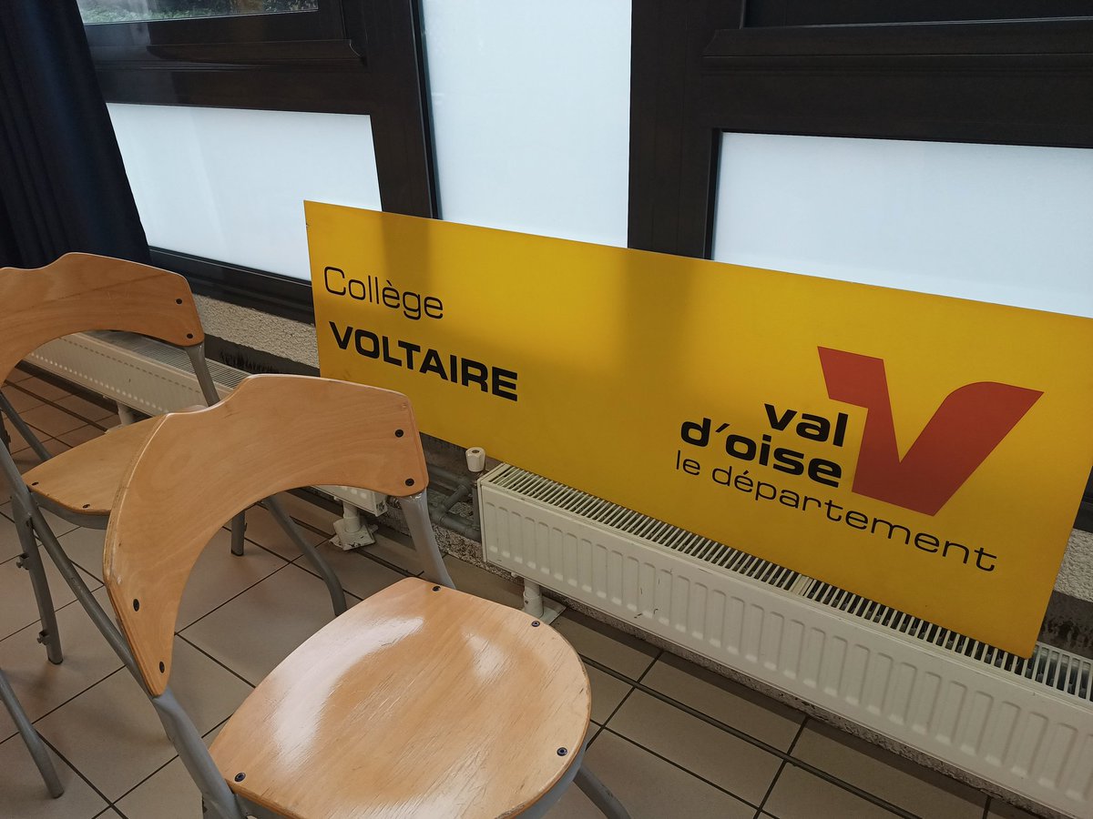 PriscilliaPDO's tweet photo. Aujourd'hui, je représentais @GRDF dans le cadre d' #Ellesbougentpourlorientation au collège Voltaire de @VilleSarcelles ! Promouvoir les métiers techniques et scientifiques auprès des collégiennes, échanger, répondre aux questions.. un vrai plaisir ! Merci pour tout 🤩 https://t.co/5dTk1tICvC