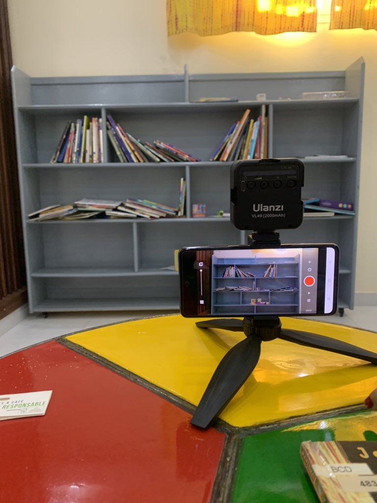 TGregorcik's tweet photo. Formation stop Motion à l’école franco-sénégalaise Dial Diop de Dakar.@aefe_zao @hartel_paula Création et réalisation de personnages et décors @gobelins_paris https://t.co/aChYwbfLwB
