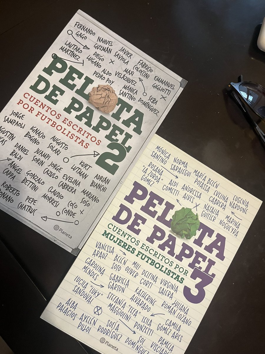 Siempre que los compré los regalé, así que ayer los volví a comprar para armar mi colección. 
<a href="/LibroPelota/">PelotadePapel</a> para regalar en fiestas, son 4 y los encuentran en librerías.  
Las ganancias de estos libros fueron donadas a diferentes fundaciones, cuando lo compras estás ayudando.