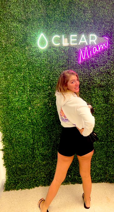 Watch Lolly Dames's leaked NSFW photo on TwXstars